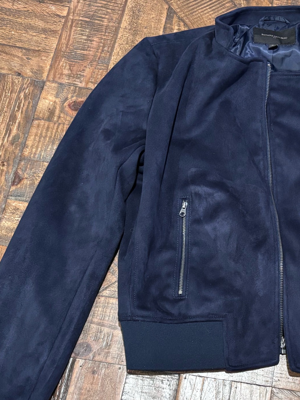 Banana Republic Dark Blue Vegan Suede Jacket in size Medium. Great condition! - Picture 11 of 15